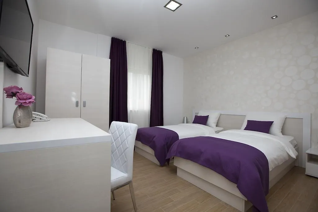 Rooms Ino Kastela Bed & Breakfast