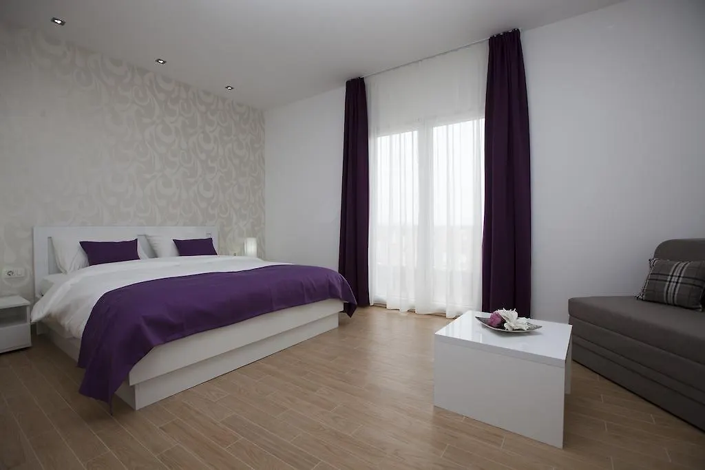 Rooms Ino Kastela 4*,